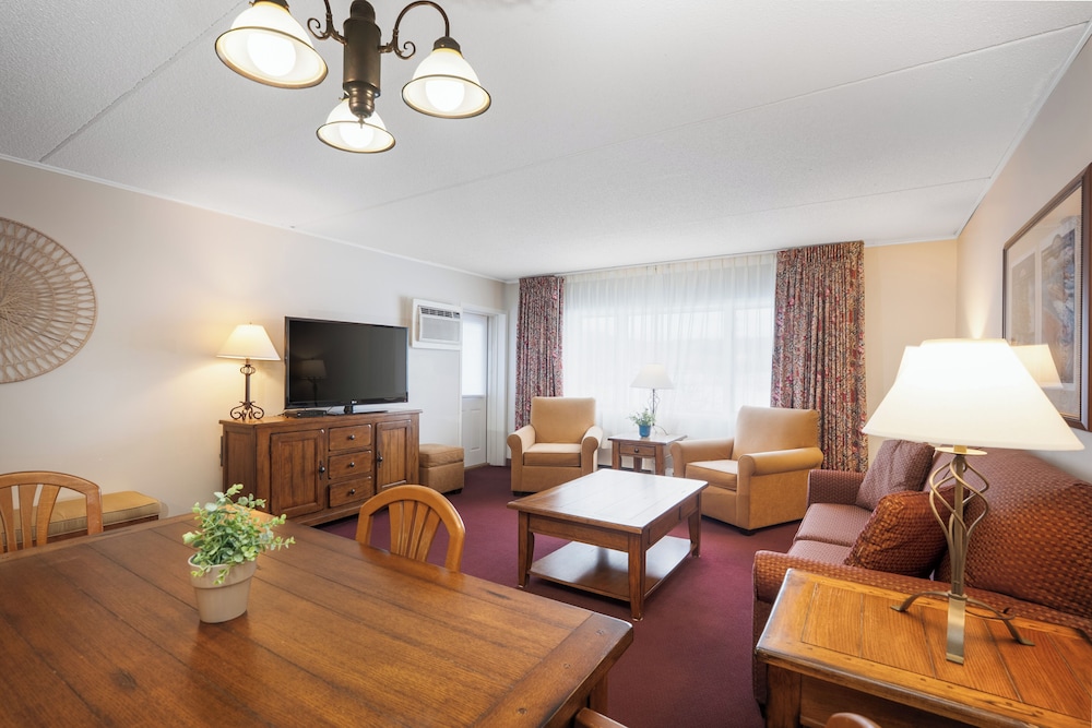 Fireside Inn & Suites Gilford - photo 23