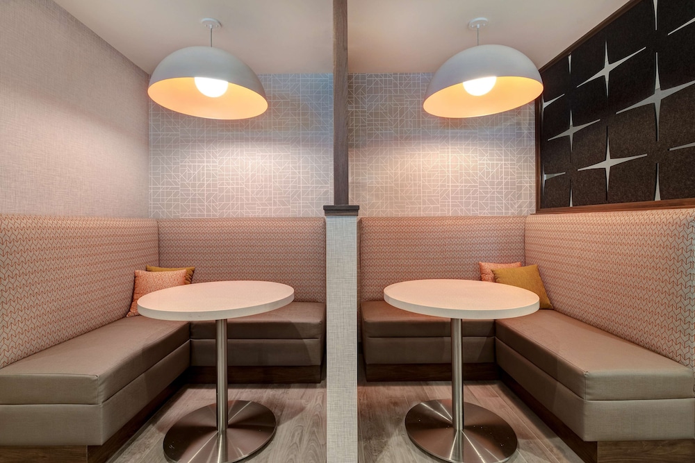 Hampton Inn Crown Point - photo 28