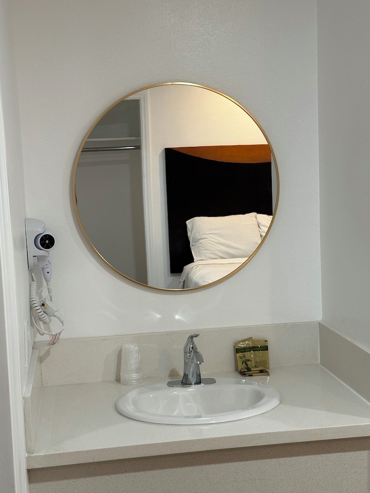 Town and Country Inn - photo 33