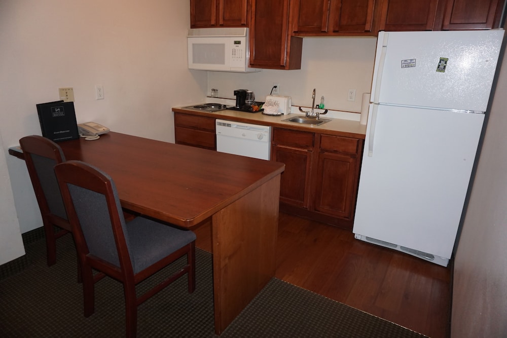 River Hills Hotel - photo 17