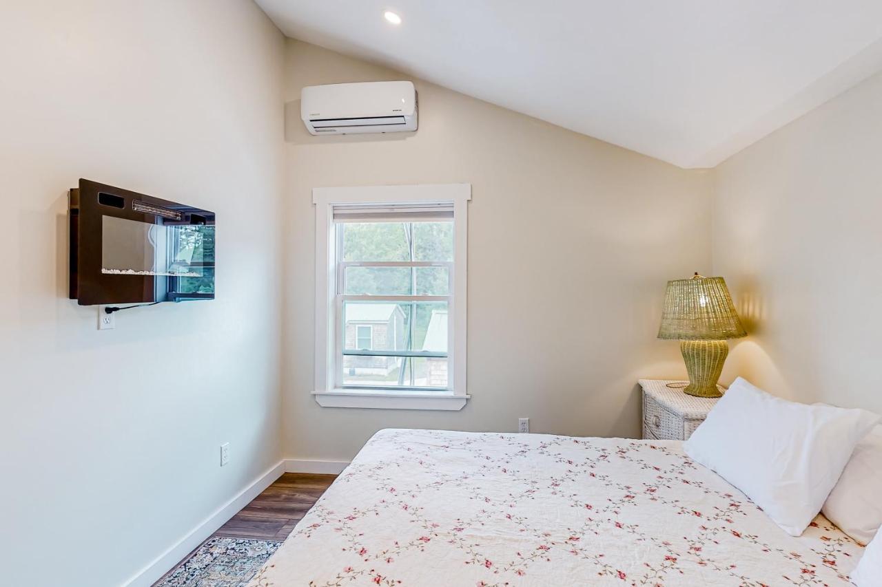 Shorebreeze Inn - photo 13