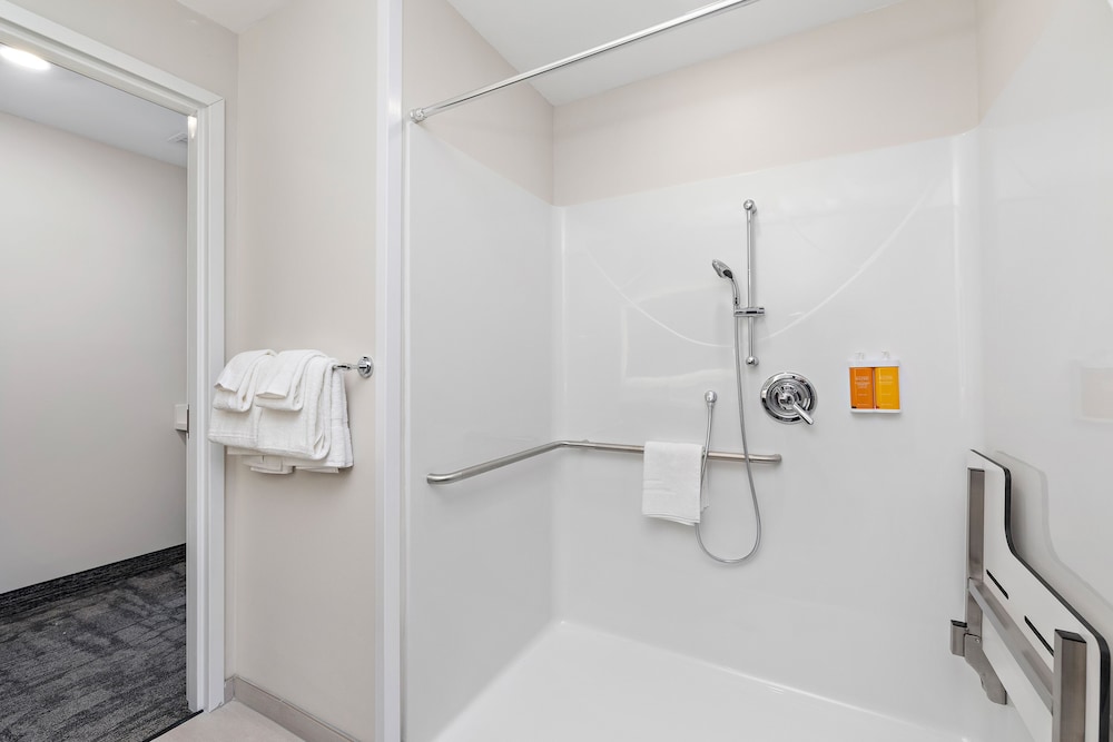 Holiday Inn Exp Parkville - photo 45