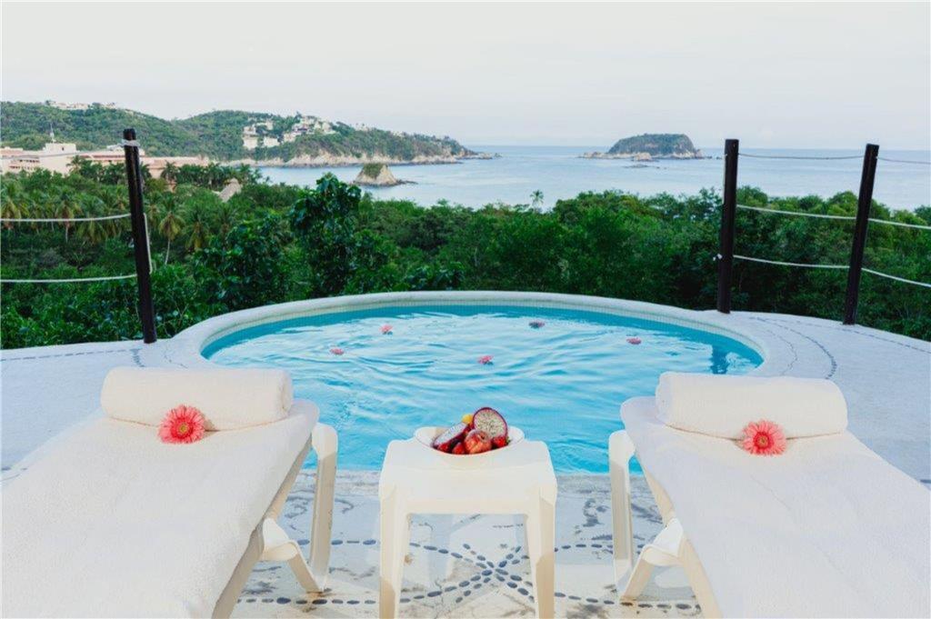 Grand Class Suite double private pool