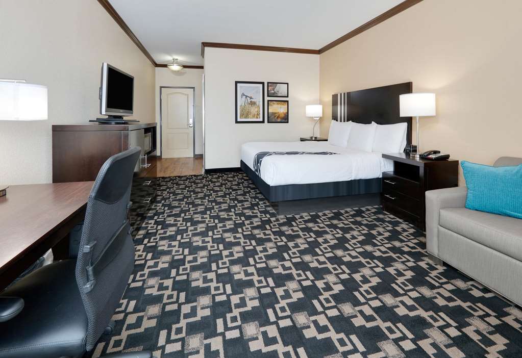 La Quinta Inn & Suites by Wyndham Big Spring - photo 16