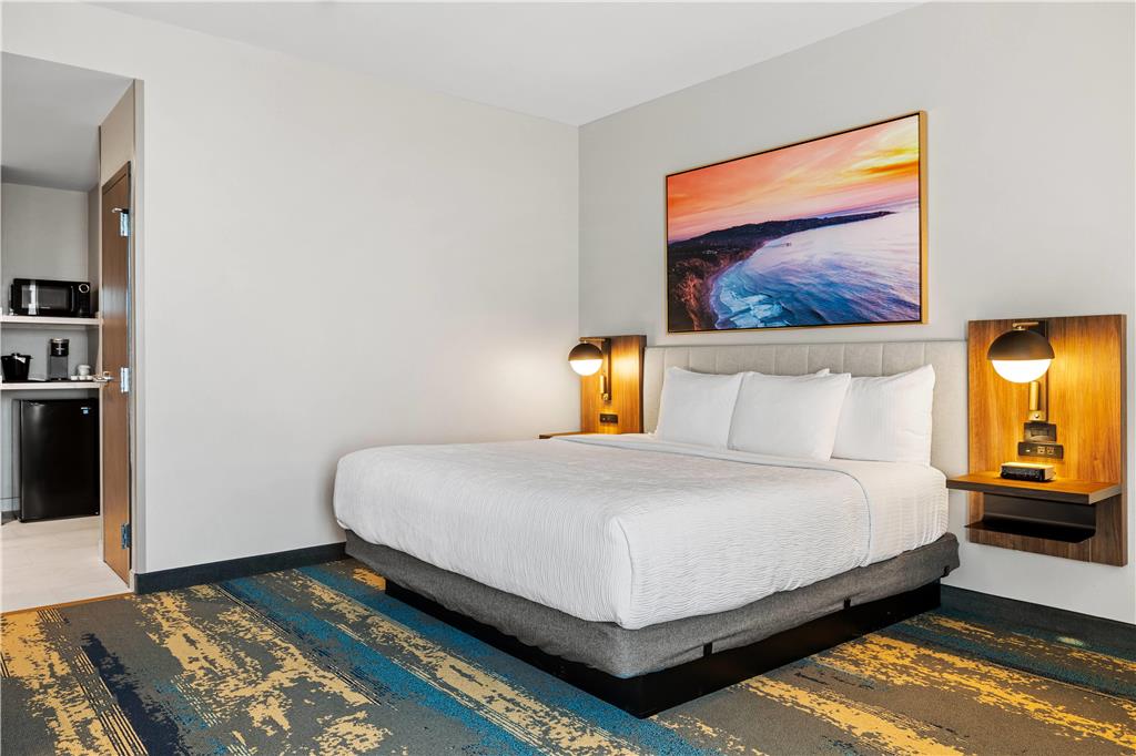 La Quinta Inn & Suites by Wyndham La Habra - photo 68