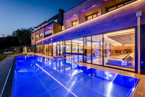 Huttenhof Wellnesshotel Luxus Bergchalets Adults Only — Grainet