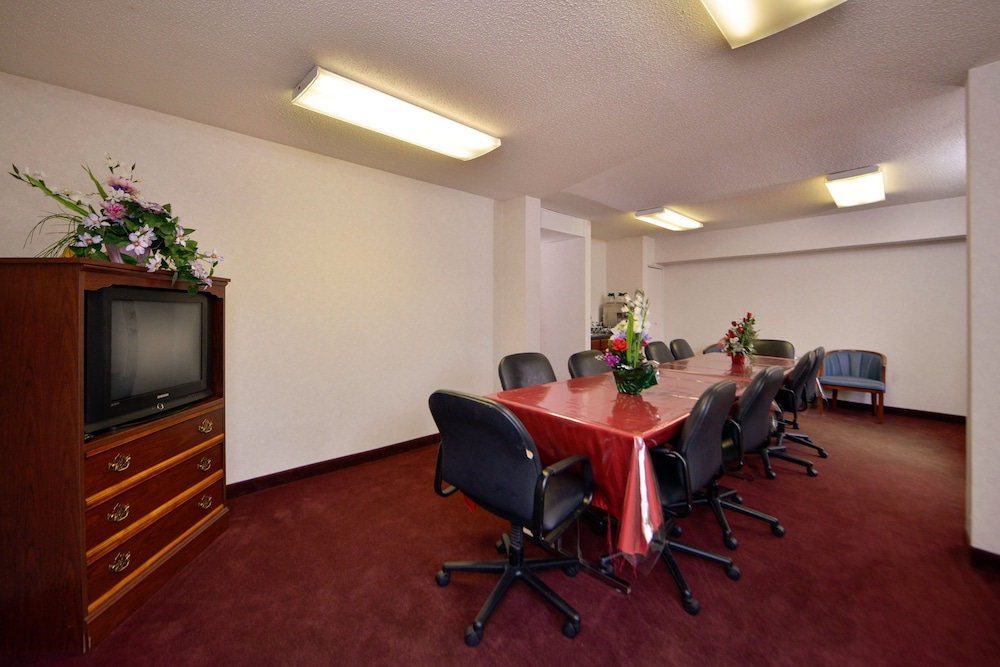 Nations Inn West Jefferson - photo 31