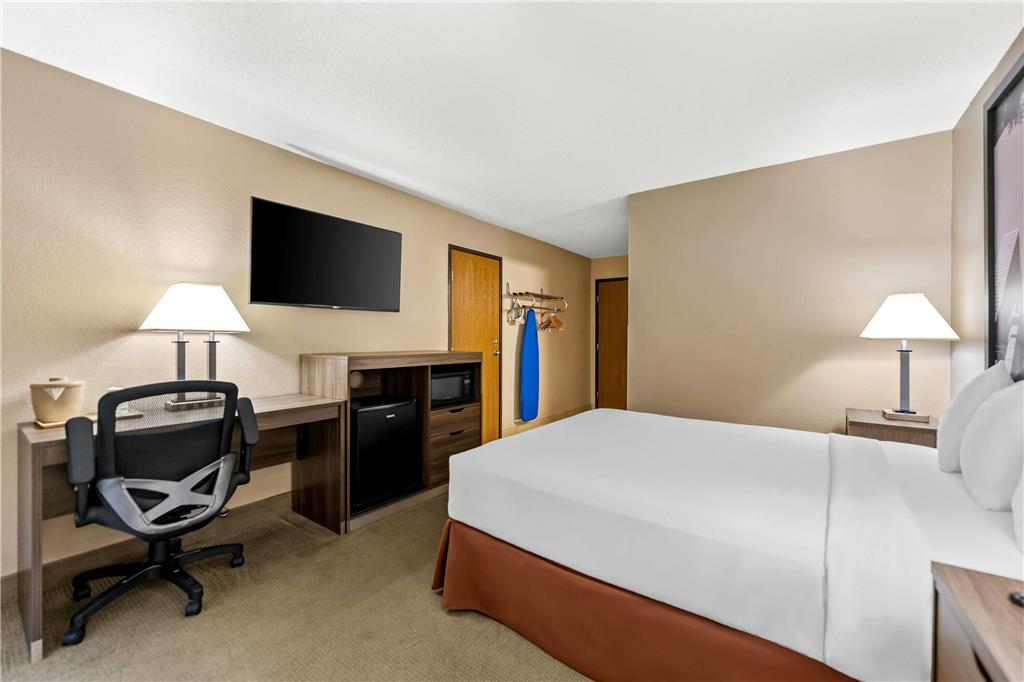 Super 8 by Wyndham Elgin - photo 29