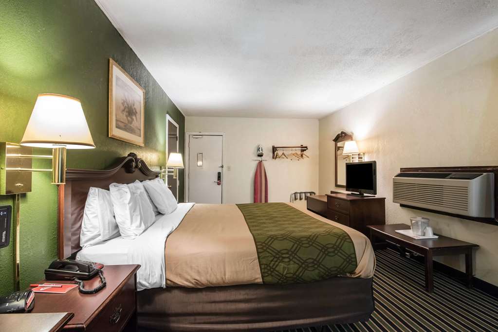 Econo Lodge Brattleboro South - photo 20