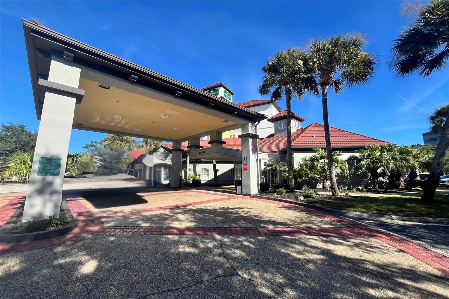 La Quinta Inn & Suites by Wyndham Jacksonville Butler Blvd - photo 3