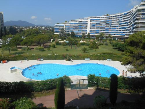 Appartement Le France Vacances Cote D'azur — 4-Star Luxury Hotel in Mandelieu-La-Napoule, France