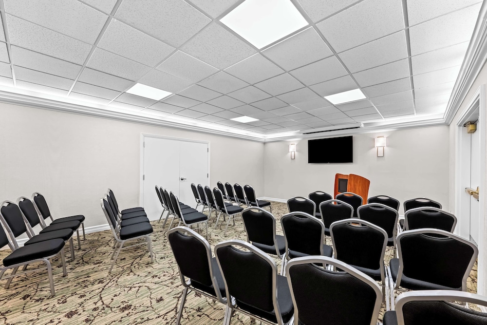 Best Western Plus Puyallup Hotel - photo 35