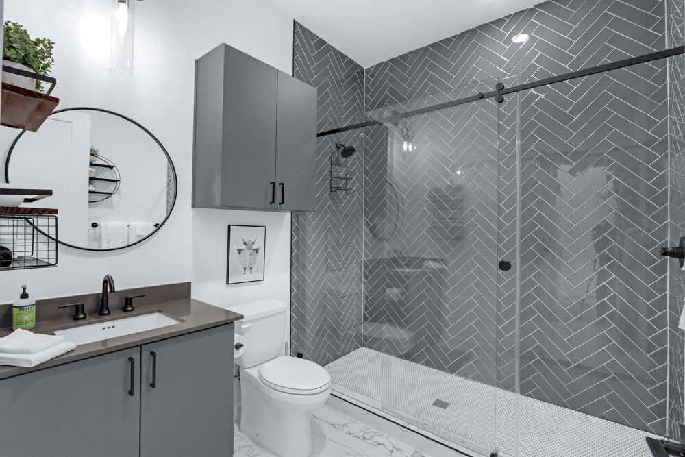 Relax in a Luxe Resort style Condo - photo 14