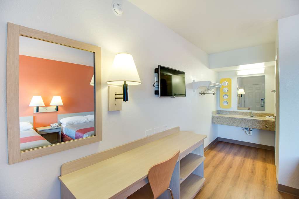 Motel6 Phoenix AZ East - photo 16