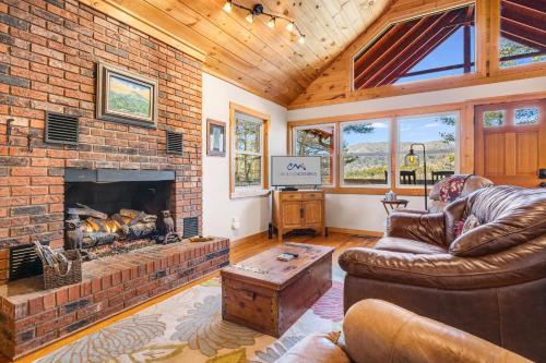 Serenade Cove by Carolina Mornings — 4-Star Luxury Hotel in Hendersonville, United States