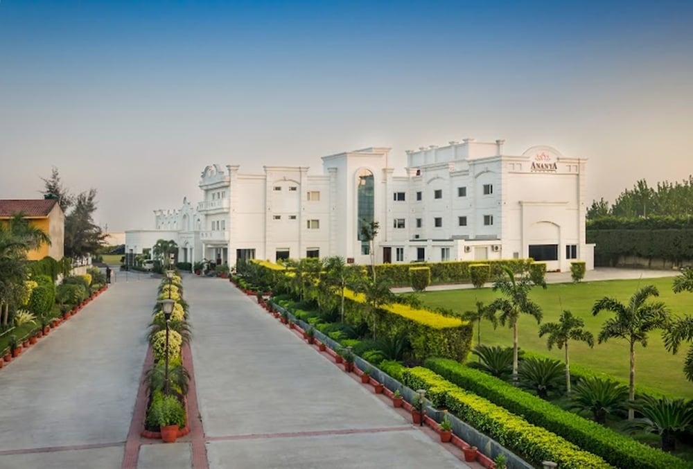 Hotel Ananya Regency — Kashipur