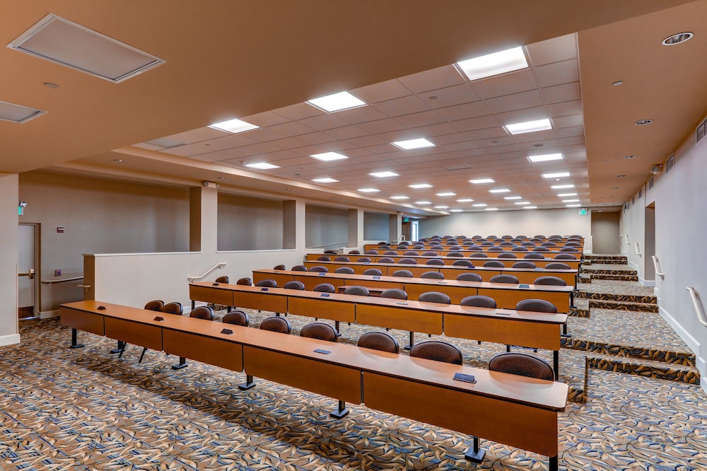 Chateau Resort & Conference Center - photo 34