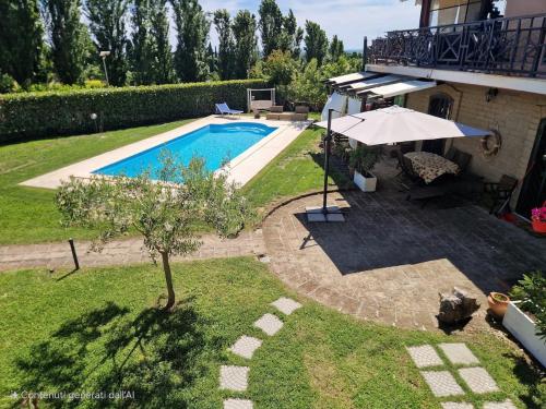 Villa Colle degli Ulivi con piscina e sguardo sul mare — 4-Star Luxury Hotel in Cerveteri, Italy