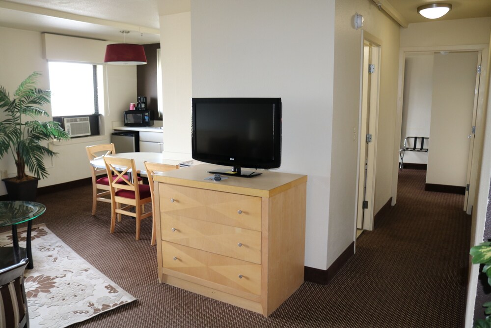 Inlet Tower Hotel & Suites - photo 24