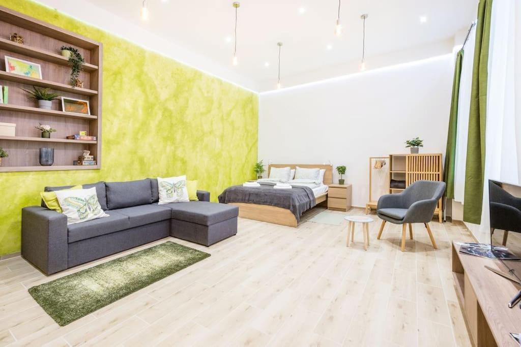 Studio Apartment in heart of Bartok Bela Boulevard — 4-Star Luxury Hotel in Budapest, Hungary