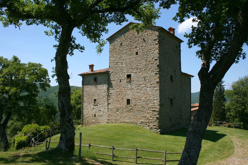 Torre Di Vignale — 4-Star Luxury Hotel in Arezzo, Italy