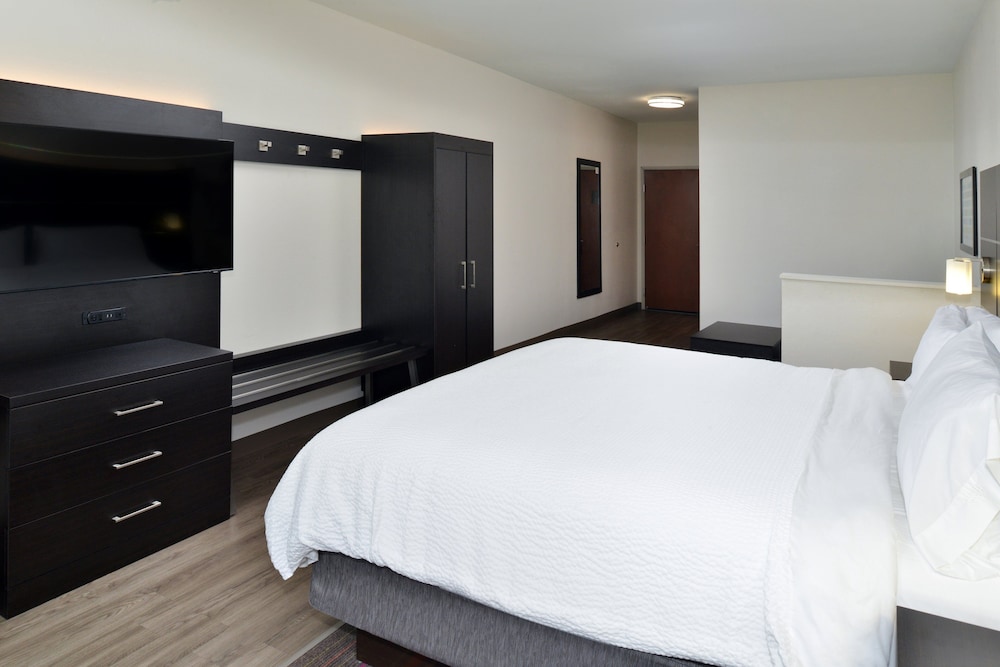 Holiday Inn Express & Suites Carthage by IHG - photo 27