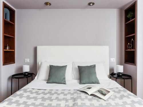 The Best Rent Spacious one bedroom apartment in Moscova district — 4-Star Luxury Hotel in Milan, Italy