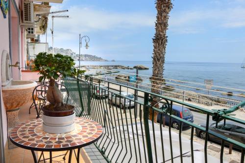 Sun Sea House Taormina — 4-Star Luxury Hotel in Giardini-Naxos, Italy