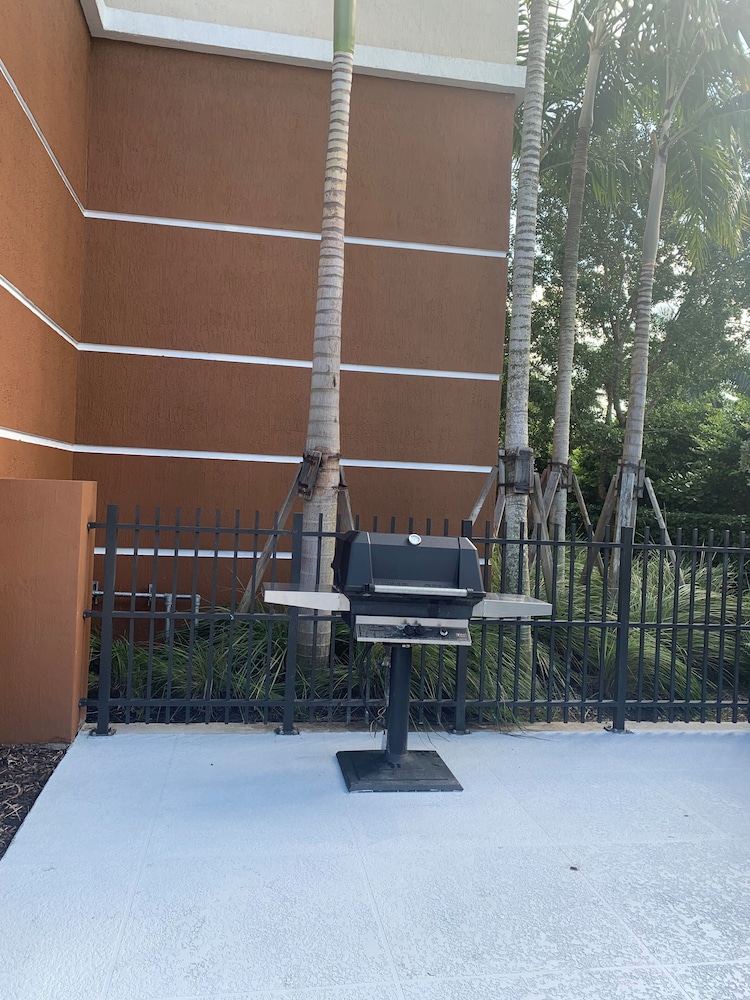 Candlewood Suites Miami Exec Airport Kendall by IHG - photo 28