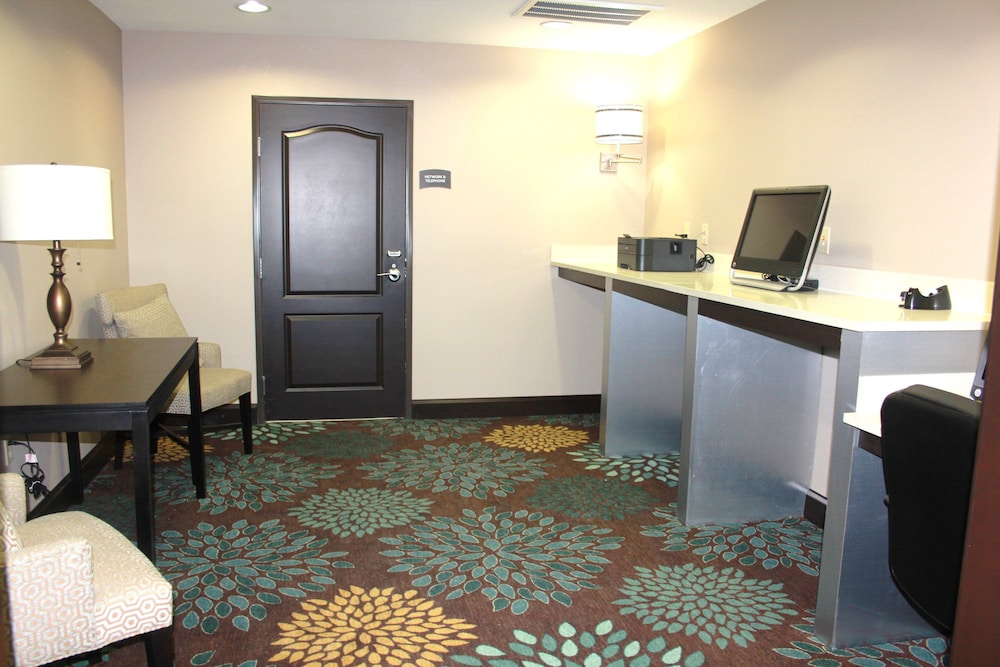 Staybridge Suites Houston IAH Beltway 8 by IHG - photo 31
