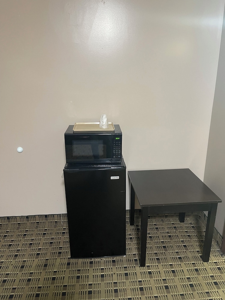 Economy Inn And Suites Ashtabula - photo 21