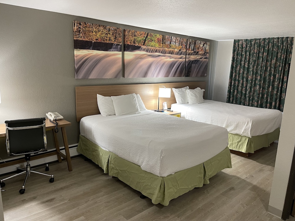 Days Inn by Wyndham Alpena - photo 5