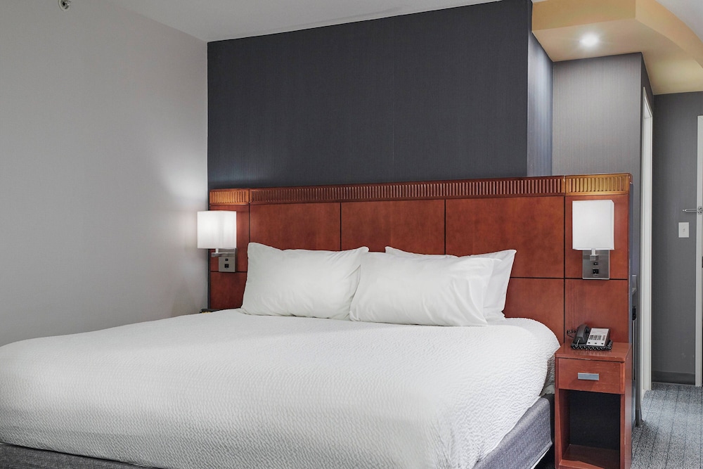 Courtyard by Marriott Medford Airport - photo 16