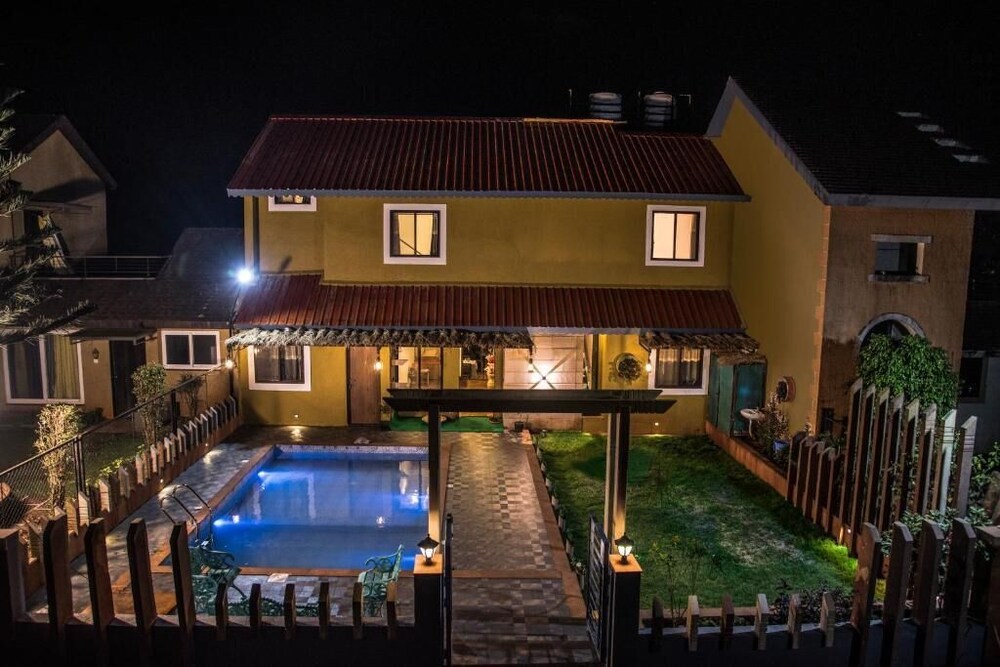 Stone shelter pet-friendly hotel Mahabaleshwar