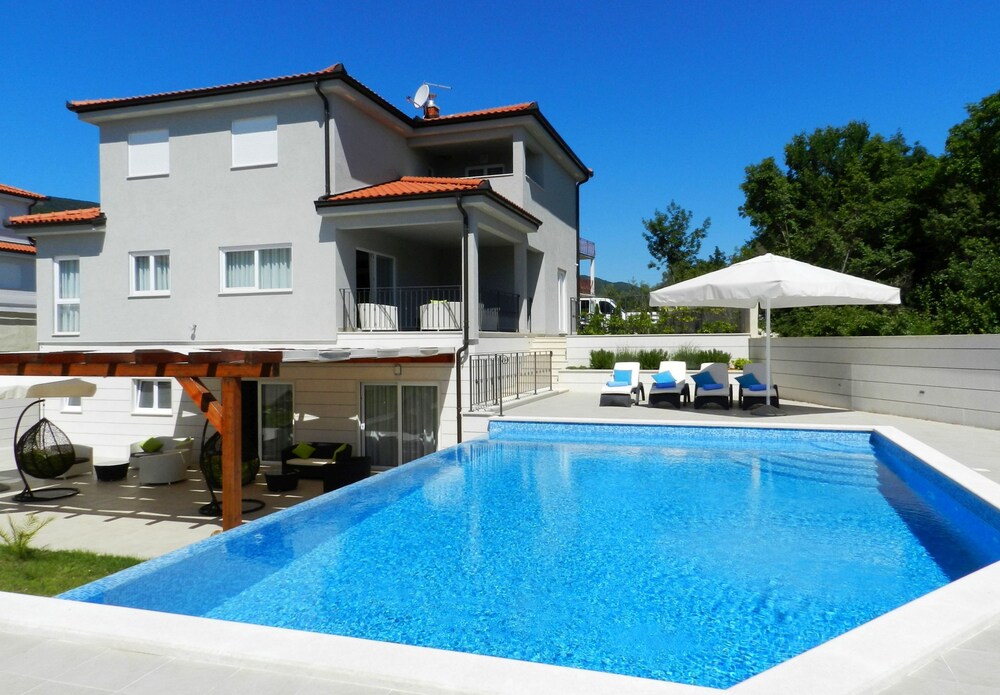 YourCroatiaHoliday Bed & Breakfast — 4-Star Luxury Hotel in Rasa, Croatia