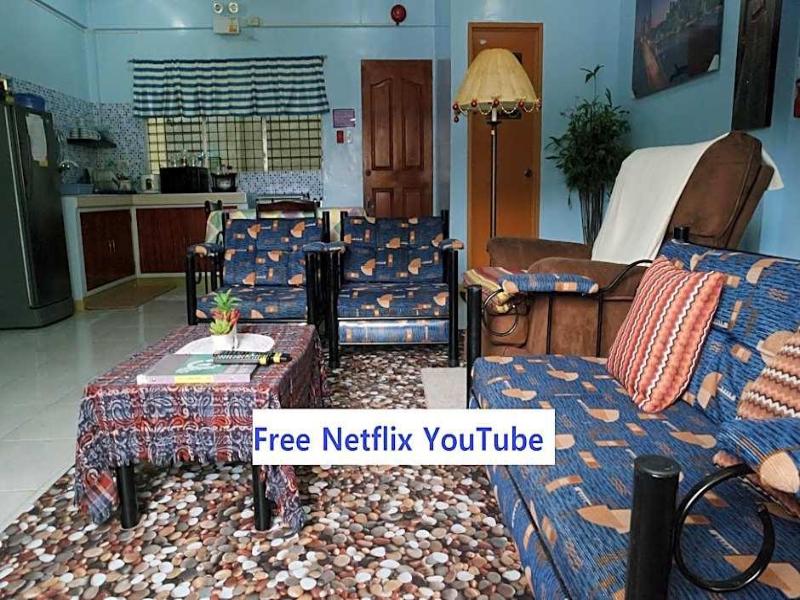 YOO C Apartment Free Netflix YouTube — 4-Star Luxury Hotel in Dumaguete, Philippines