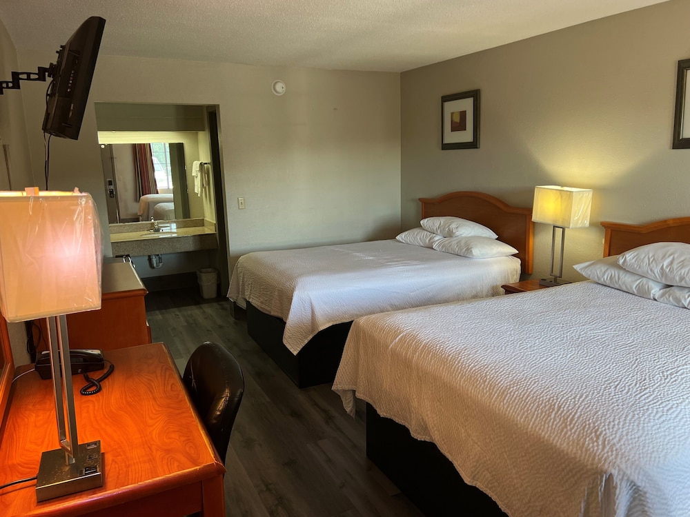 Days Inn by Wyndham KU Lawrence - photo 9