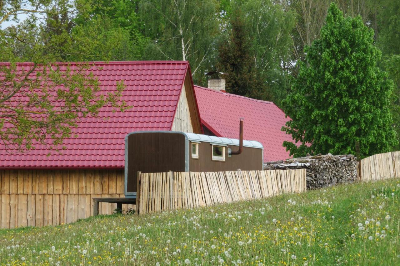 Maringotka na samotě na kozí farmě - carbon neutral hotel in Pobezovice