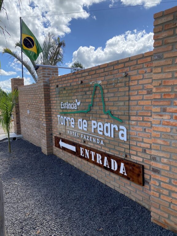 Hotel Fazenda Estancia Torre De Pedra — hotel in Porangaba