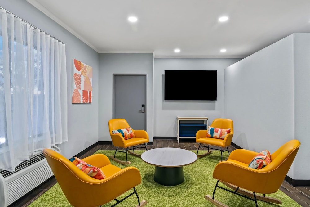 Spark by Hilton Merrillville - photo 2