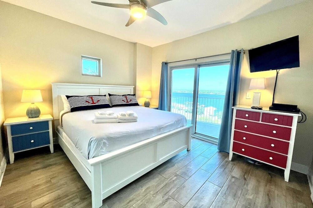 Crystal Tower 1109 2 Bedroom Condo by RedAwning - photo 3