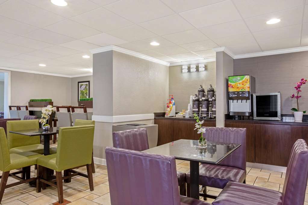 La Quinta Inn & Suites by Wyndham Miami Airport East - photo 60