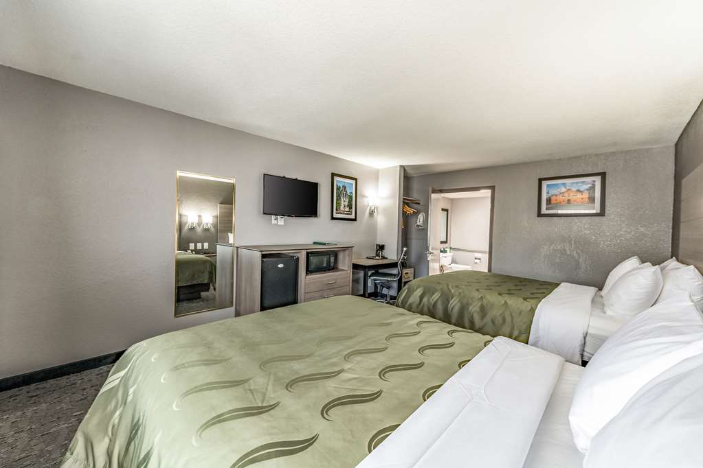 Quality Inn I 10 East near Frost Bank Center - photo 14