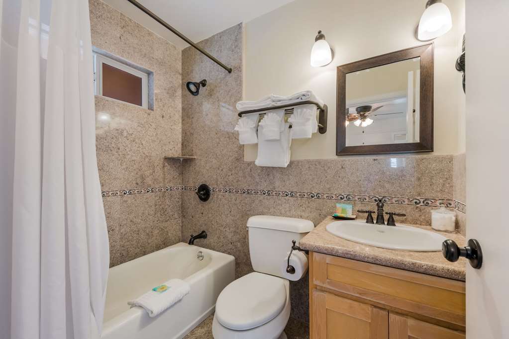 Clarion Collection Carmel Oaks Inn - photo 24