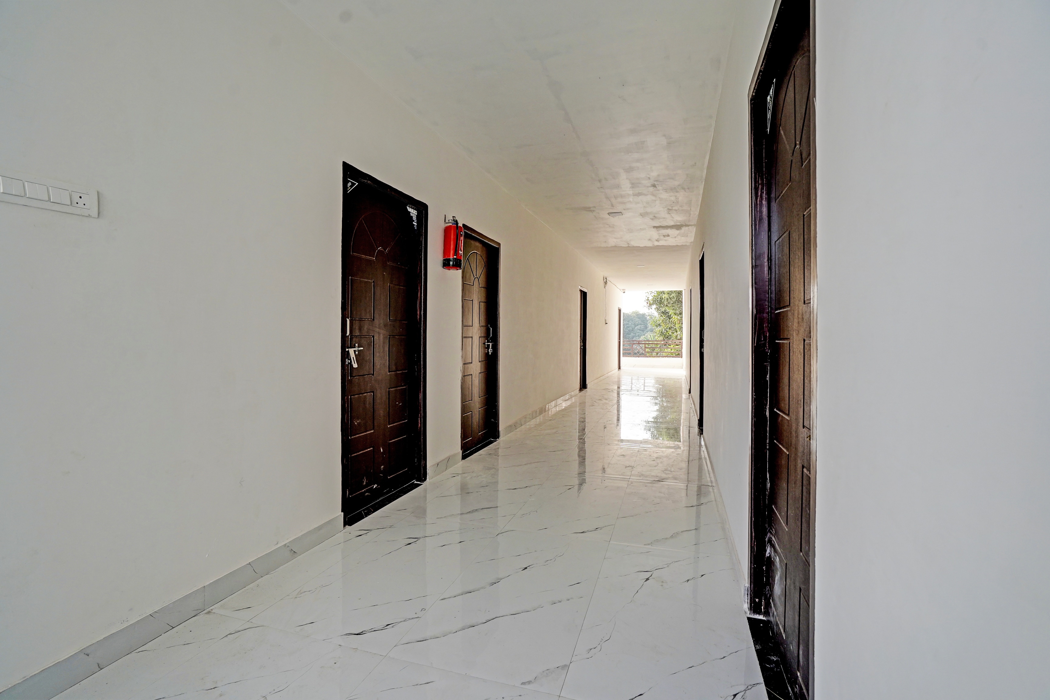 Hotel O By Oyo Hira Royal Palace And Lawn — Varanasi