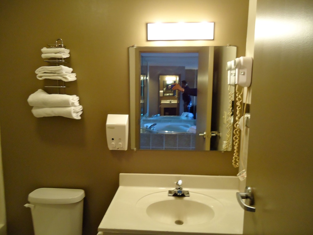 Super 8 by Wyndham Niagara Falls NY - photo 39