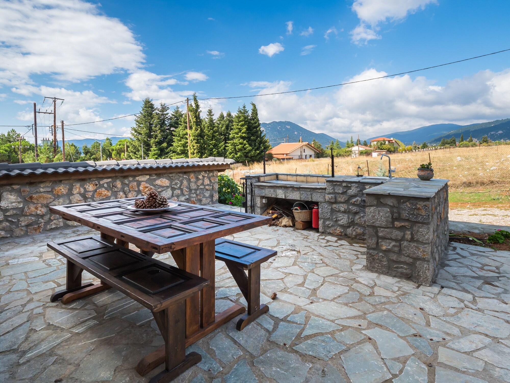 Villa Dianne Apt 1 Livadi Arachovas — 4-Star Luxury Hotel in Arachova, Greece