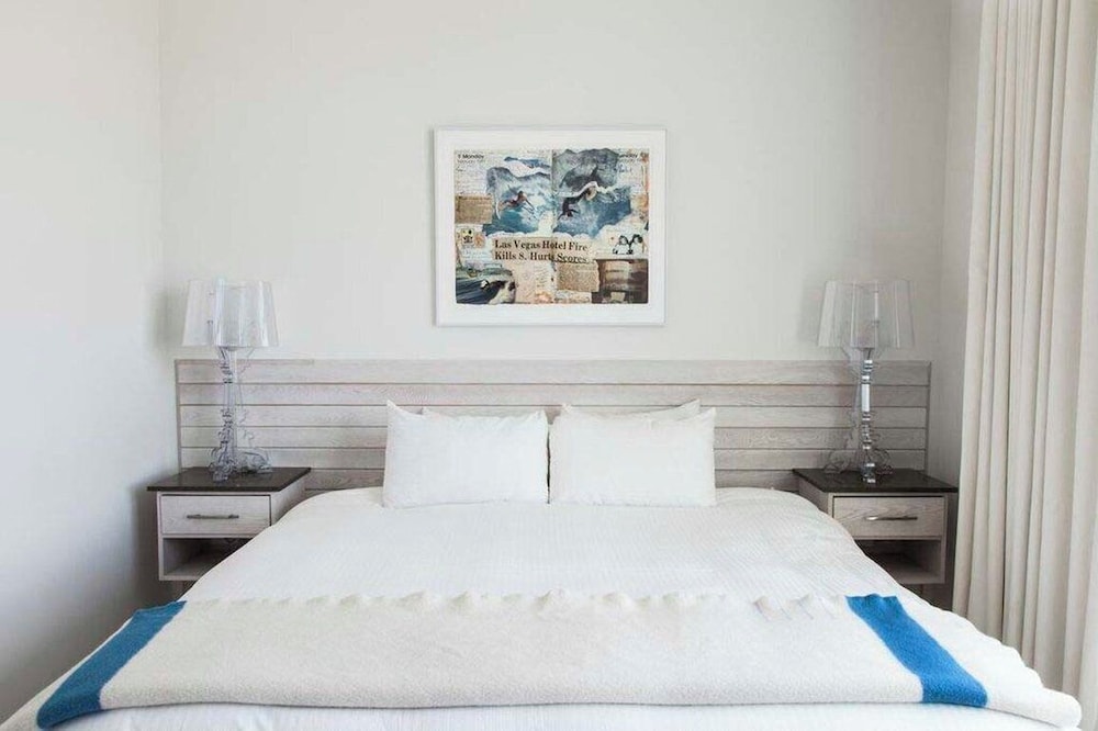 Bungalow Hotel - photo 2