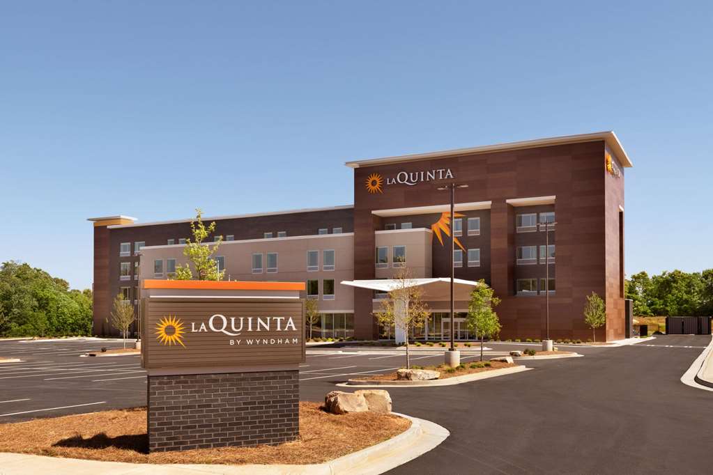 La Quinta Inn & Suites by Wyndham Braselton - photo 2