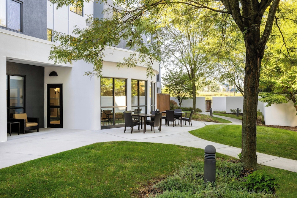 Courtyard by Marriott Harrisburg West Mechanicsburg - photo 44